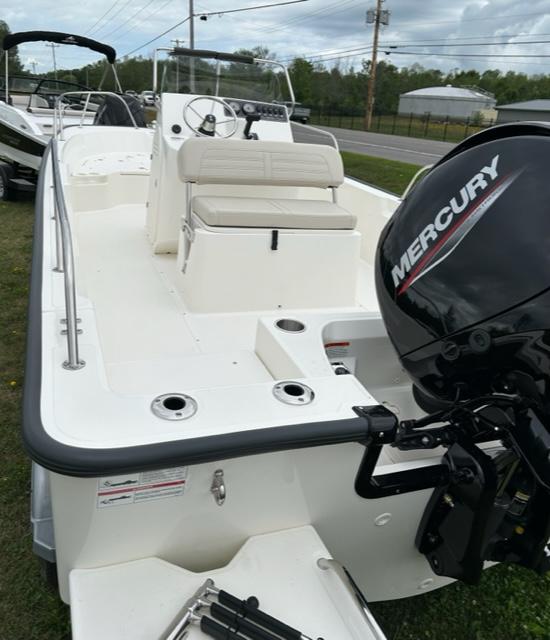 2023 Boston Whaler Montauk 19 w/150hp Mercury